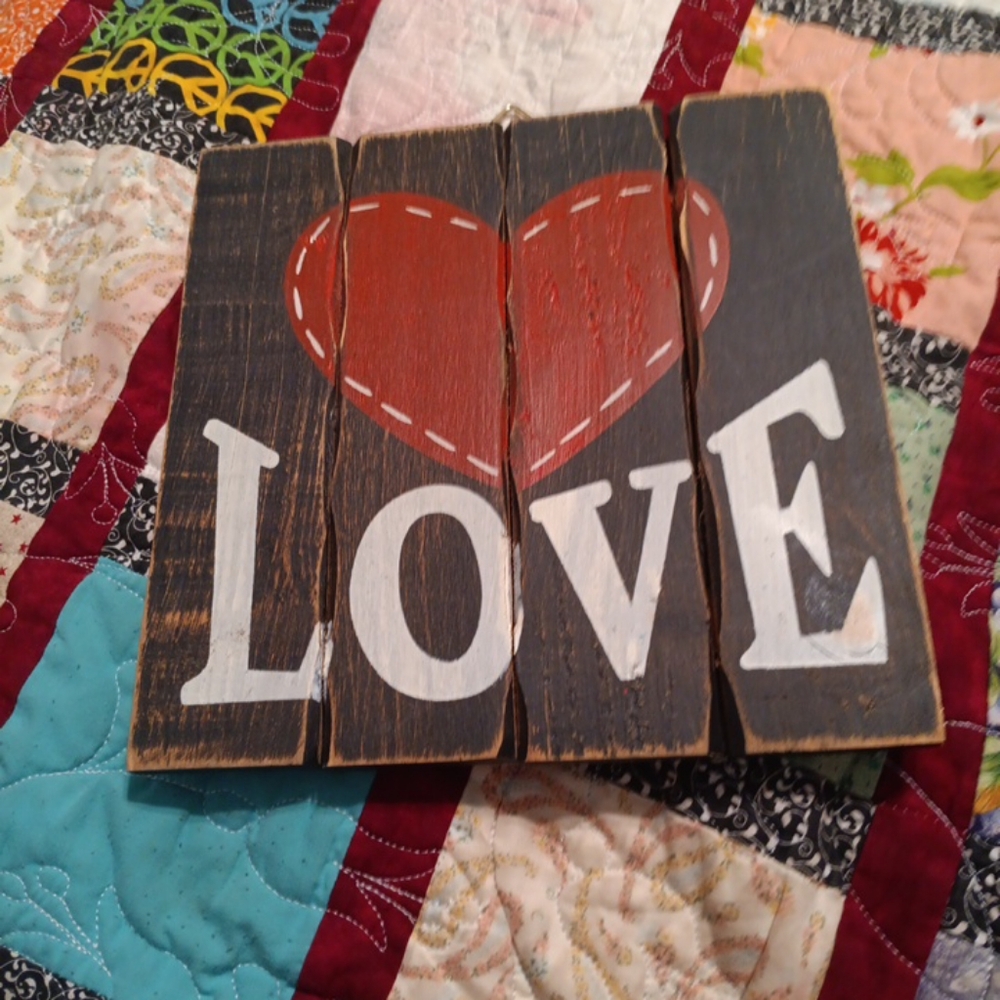 LOVE AND HEARTS RUSTIC PRIMITIVE HOME DECOR, NEW
